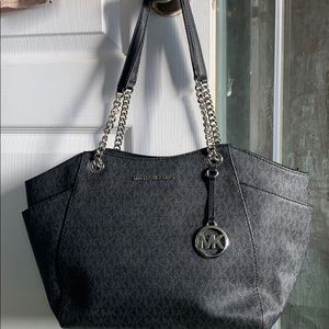 Medium Micheal Kors tote